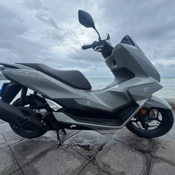 Rent a bike in Phuket: Honda PCX 160 NEW (2025)